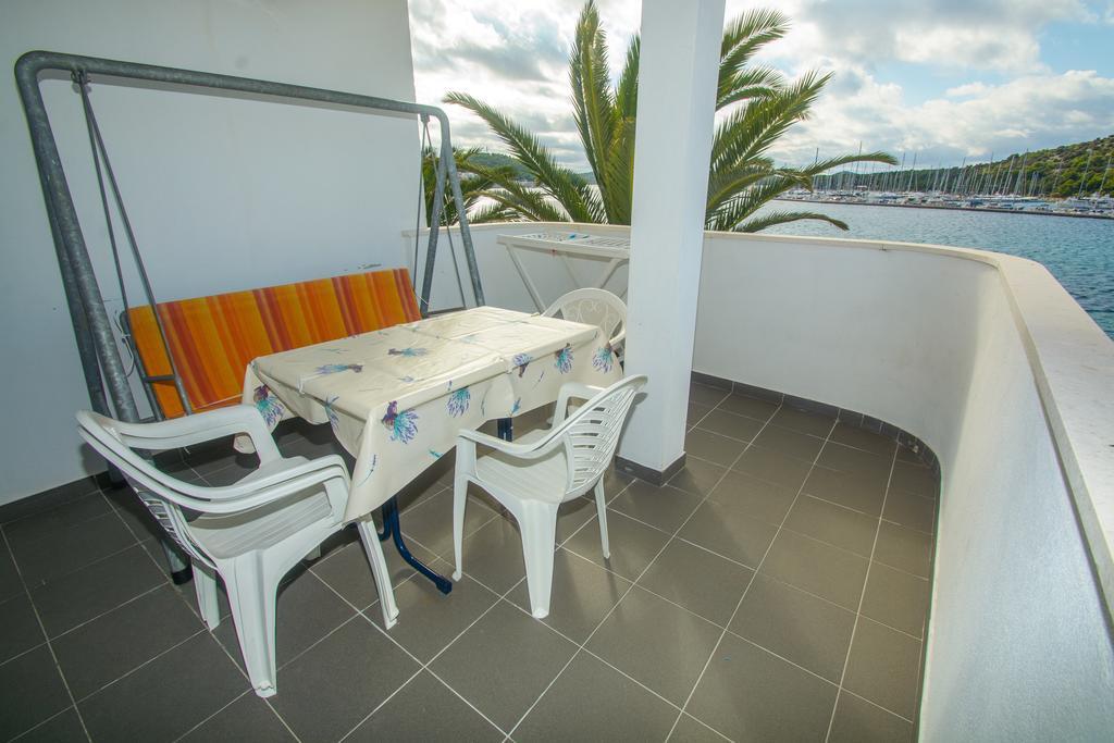 Apartments Jerkunica Rogoznica  Quarto foto